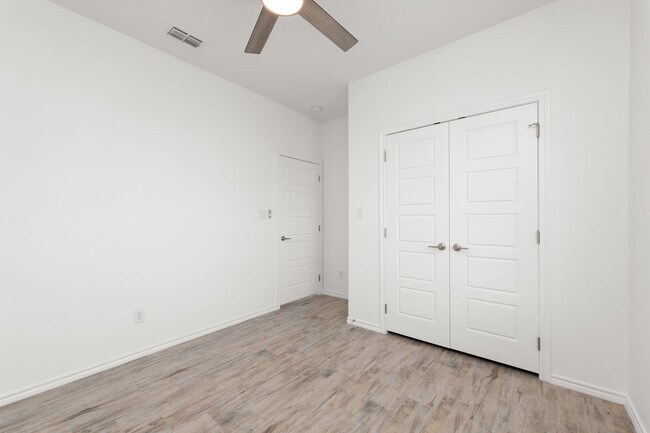Building Photo - 411 Hinojosa