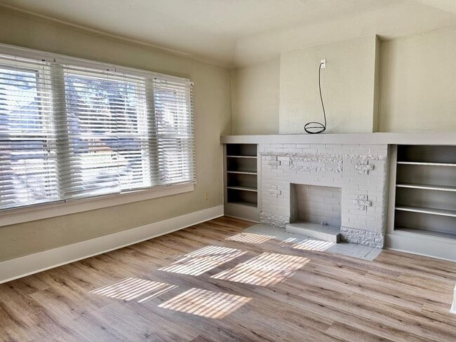 Building Photo - 2521 NW 12th St