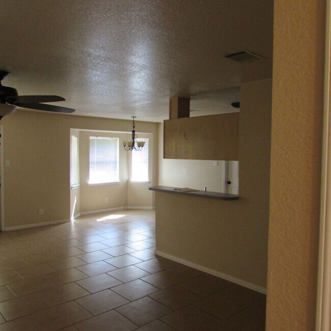 Building Photo - 2201 Ledgestone Dr