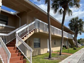 Building Photo - 9955 Twin Lakes Dr