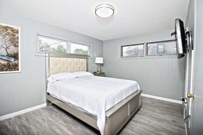 Building Photo - 1137 Ocean Ave