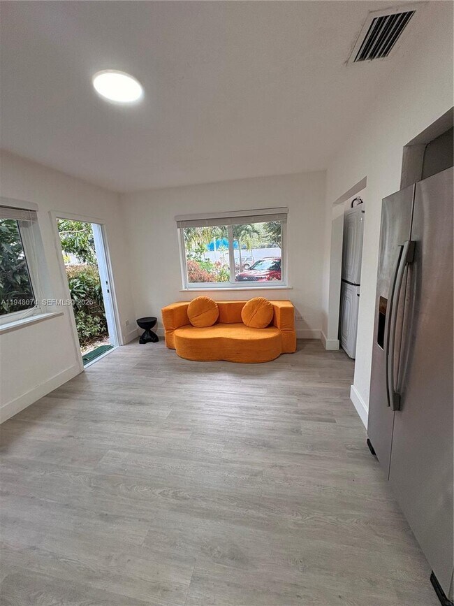 Building Photo - 675 NE 159th St