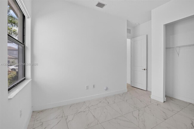 Building Photo - 4574 SW 173rd Ave