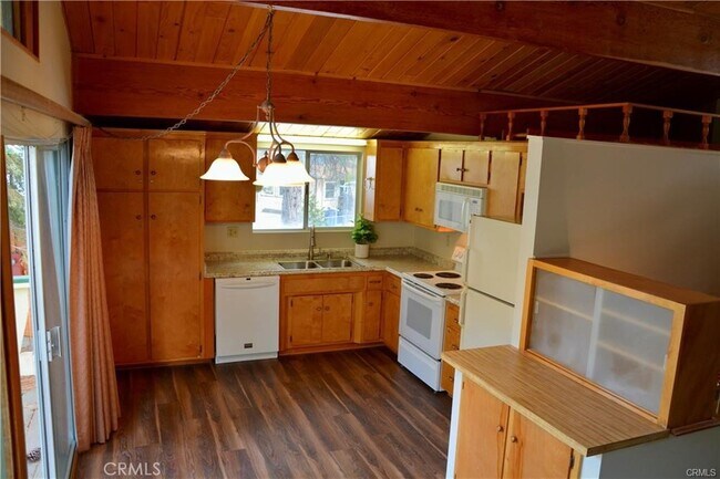 Building Photo - 31587 Circle View Dr