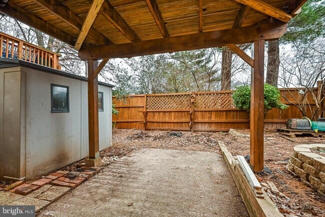 Building Photo - 5572 Kendrick Ln