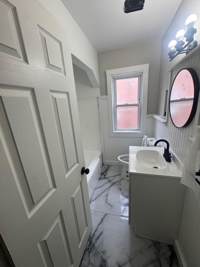 Building Photo - 14591 Mettetal St