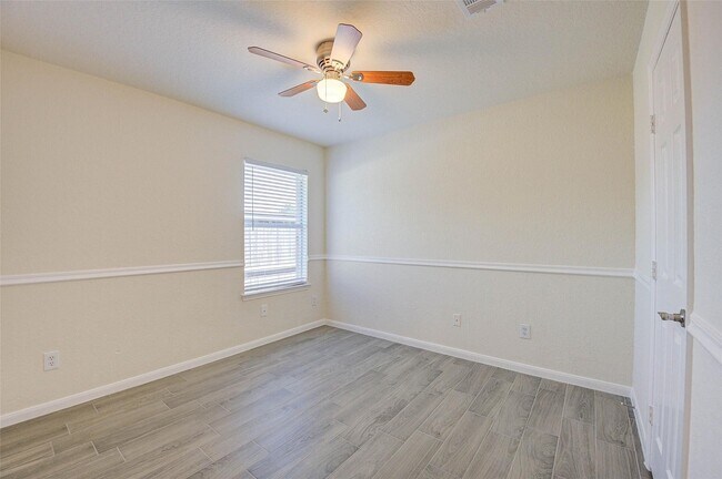 Building Photo - 32403 Cross Spring Park Ln