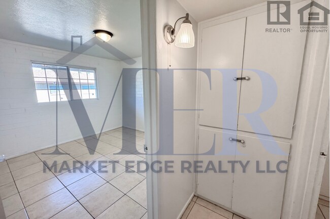 Building Photo - 3114 E Hubbell St