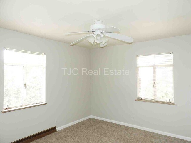 Building Photo - DU Home for Rent!  Upper Unit Available.