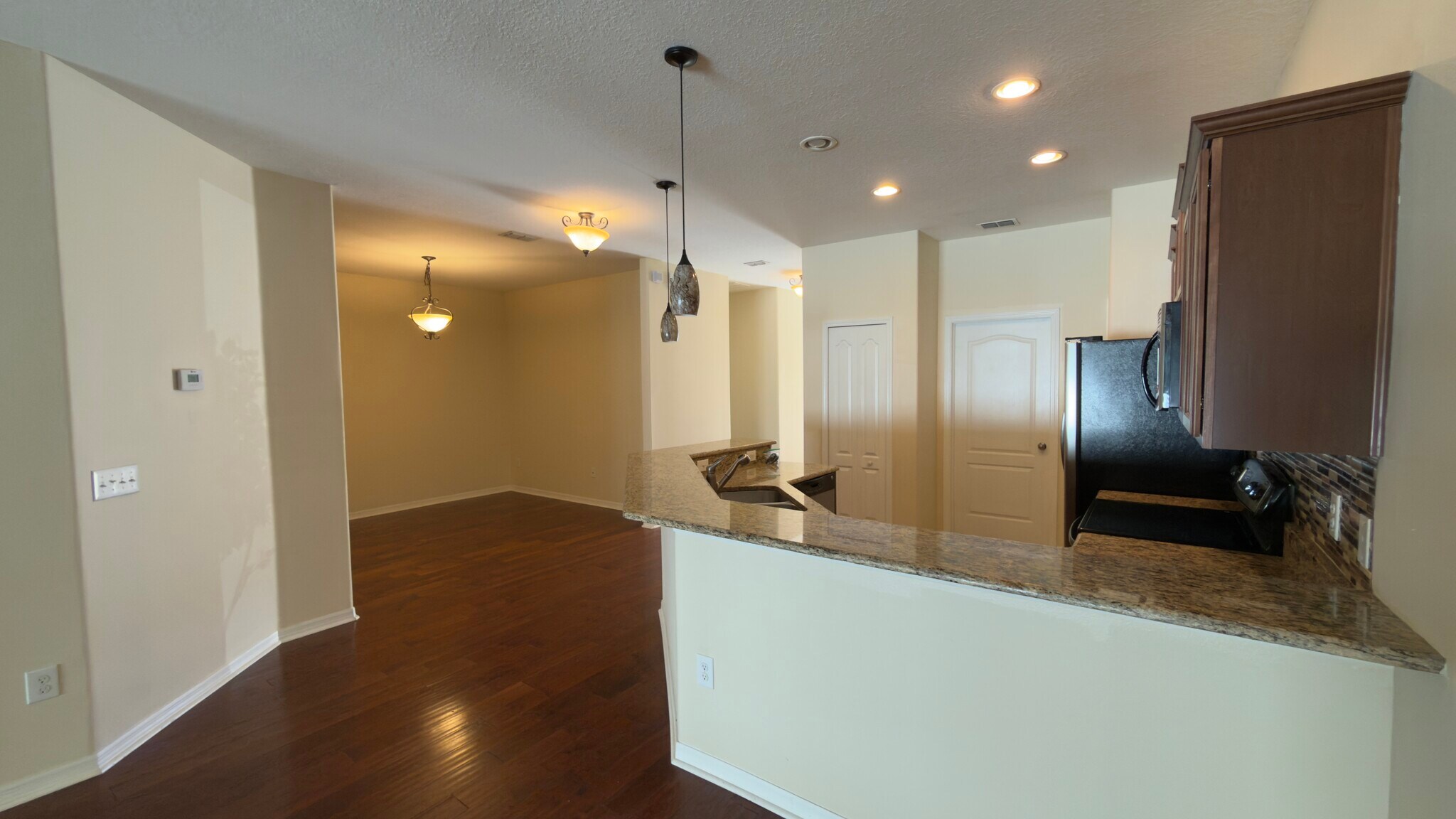 Building Photo - 4008 Shade Tree Ln