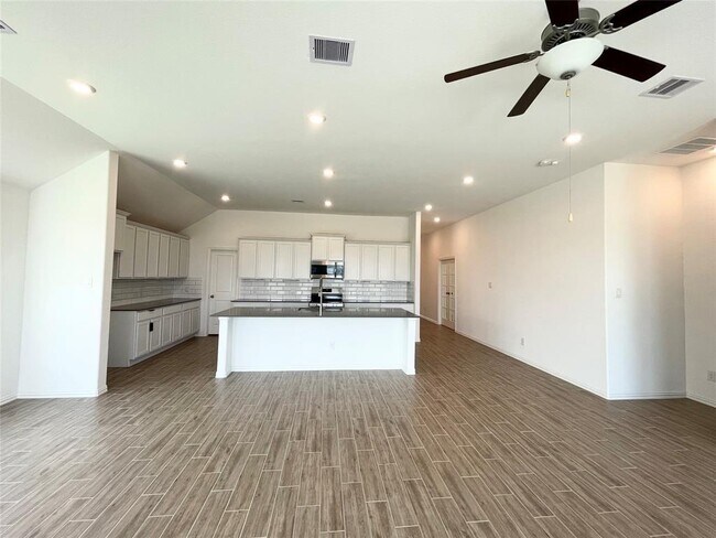 Building Photo - 2243 Rustboro Dr