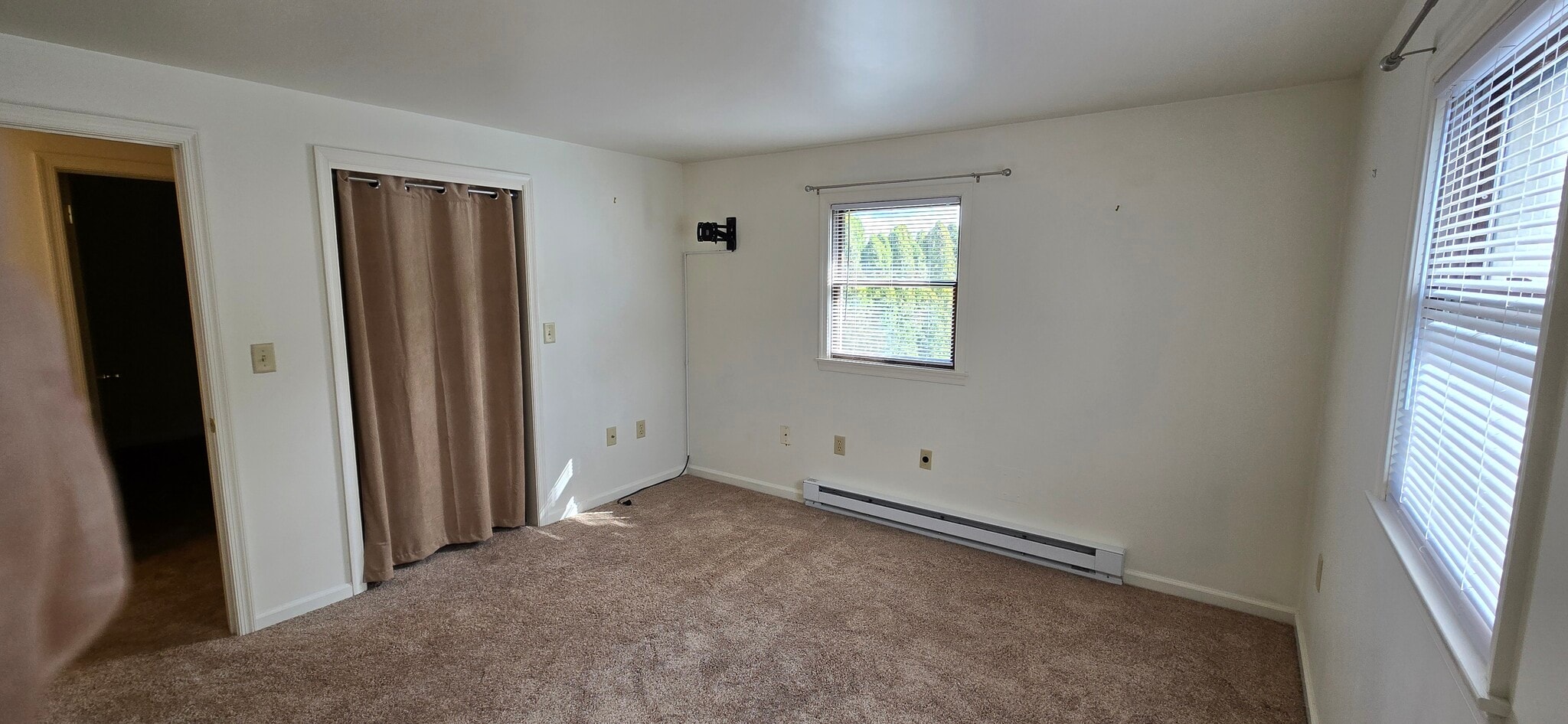 Mastser bedroom - 636 W Center St