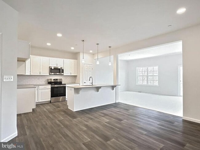 Primary Photo - 7884 Briarwood Dr