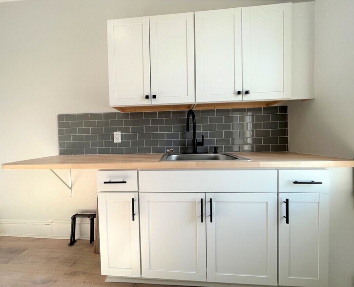 Building Photo - 300 Elm Pl