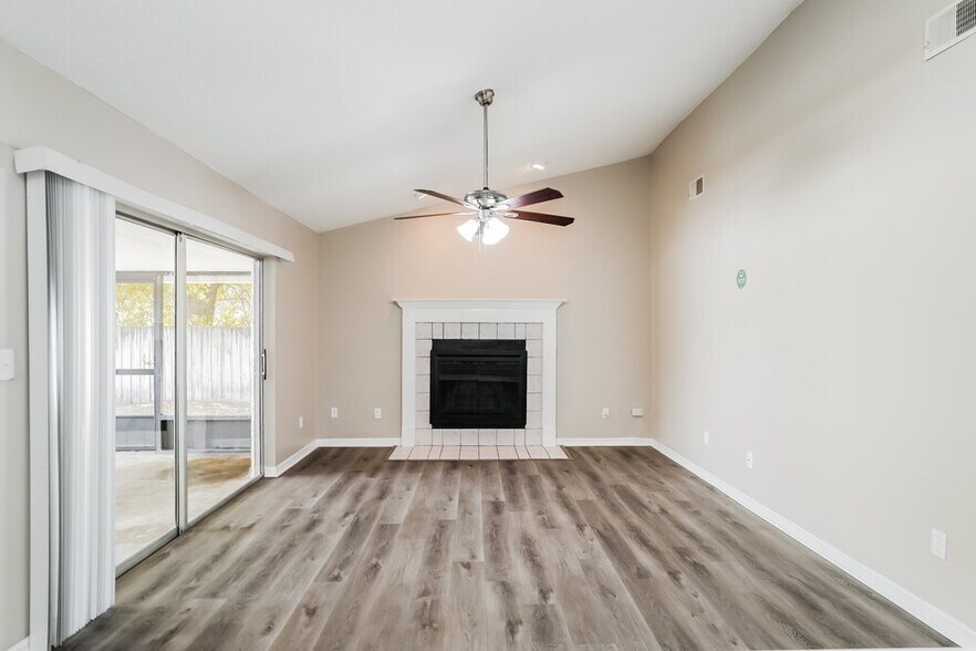 Building Photo - 1352 Foxboro Dr