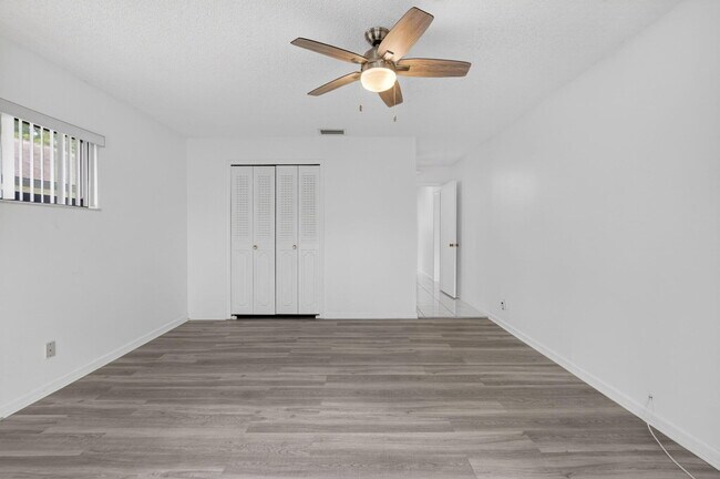 Building Photo - 4944 Equestrian Cir