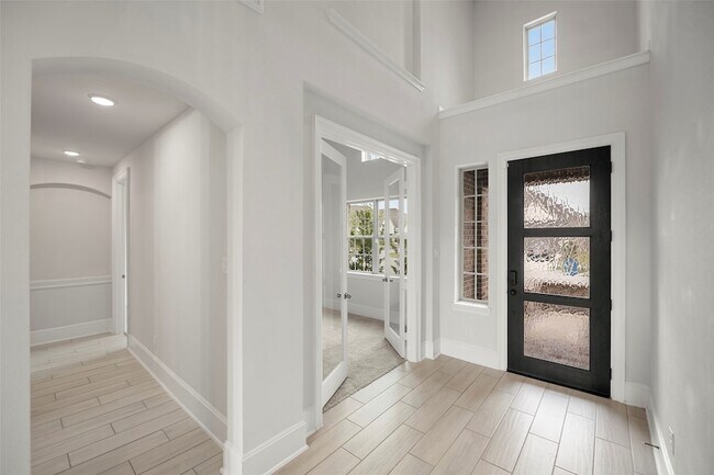 Building Photo - 21215 Central Vly Ln