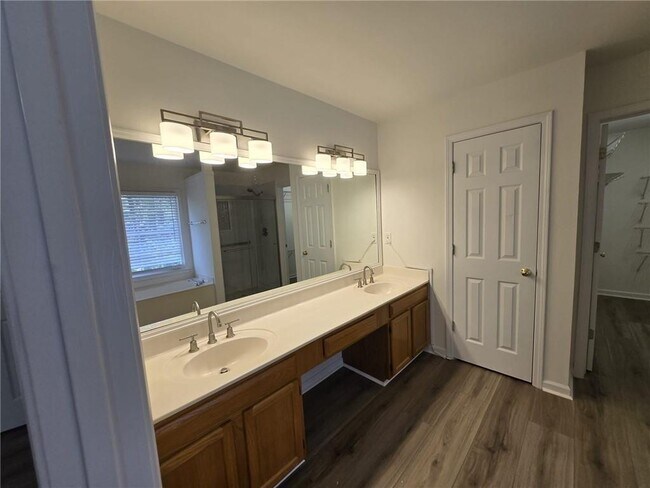 Building Photo - 10845 Glenbarr Dr