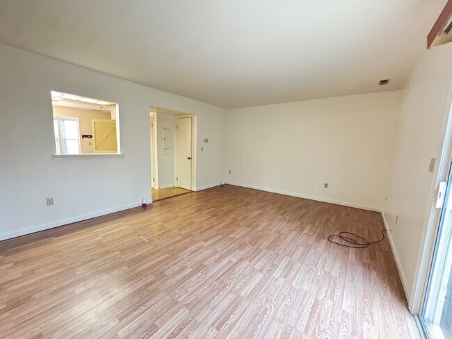 Building Photo - 16136 Clarence Ct