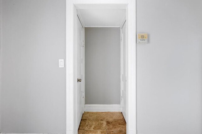 Building Photo - 1 bedroom in Chicago IL 60302