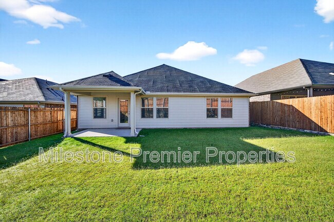 Building Photo - 2121 Gustavus Dr