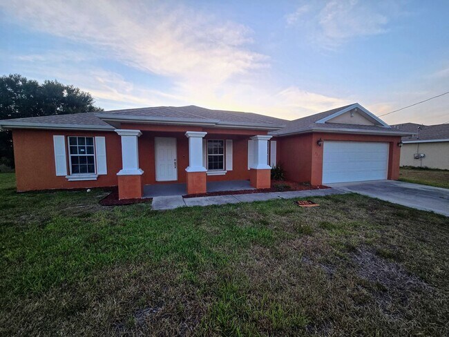 Building Photo - Price Improved!!!!-Large Family Home-Great...