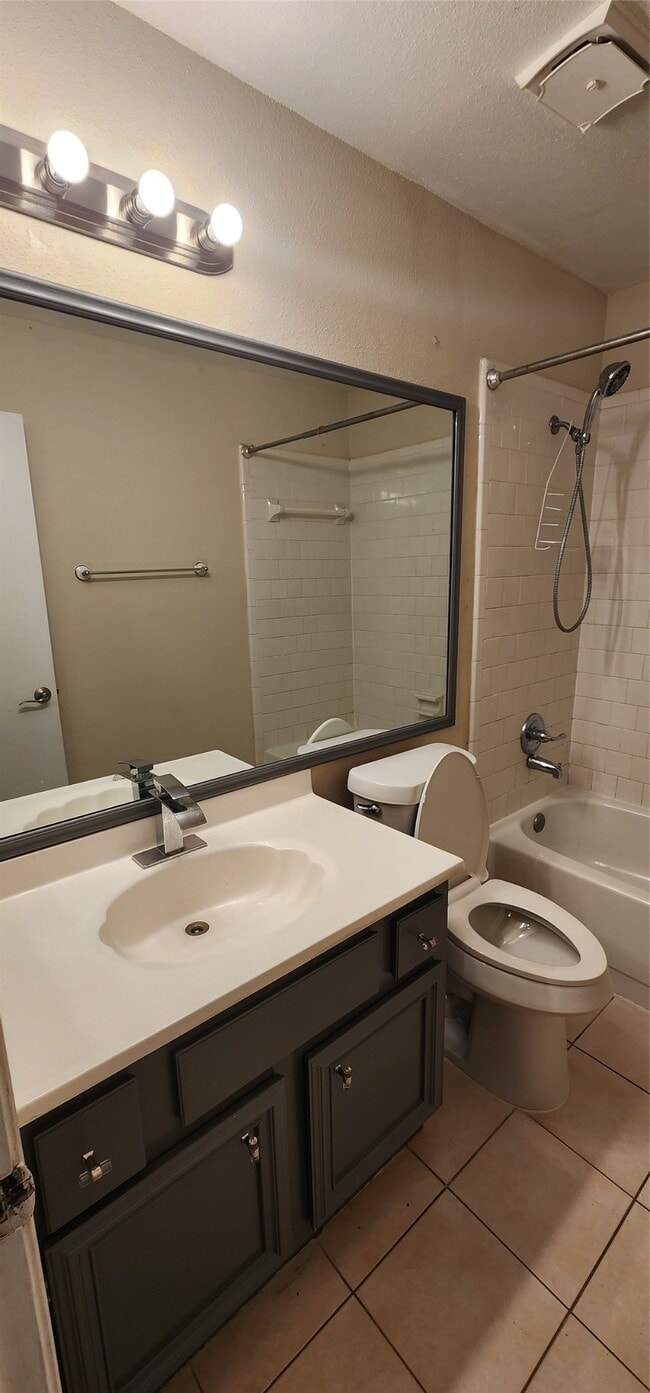 Building Photo - 15215 Ensenada Dr