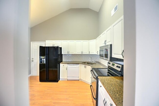 Building Photo - Gorgeous 3 BR, 2 BA , 1 Car Garage Home Of...