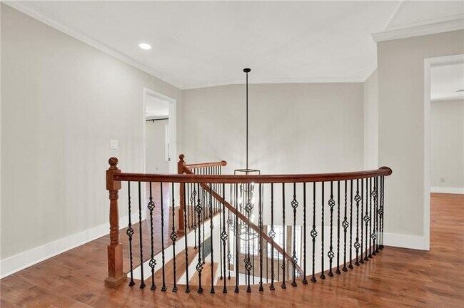 Building Photo - 3270 Brookview Dr