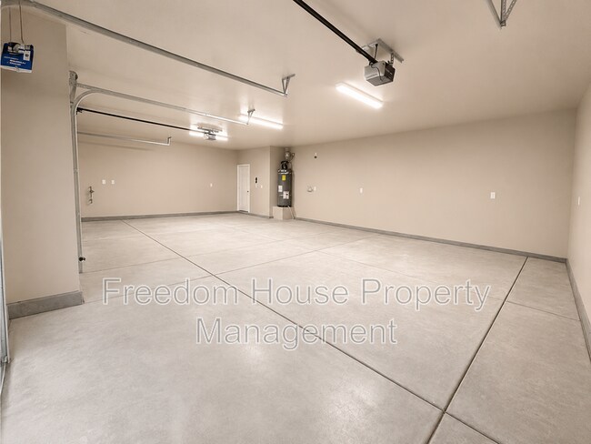 Building Photo - 641 Intrepid St