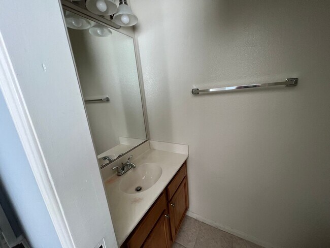 Building Photo - REDUCED! Clean-Compelety Remodeled Private...