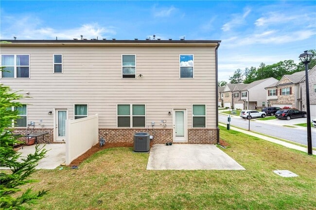 Building Photo - 2170 Trelipe Dr