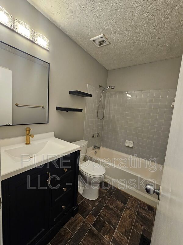 Building Photo - 8303 Vernon Ave