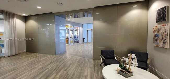 Building Photo - 1750 N Bayshore Dr