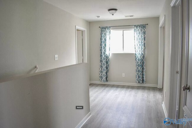 Building Photo - 208 Farmington Dr
