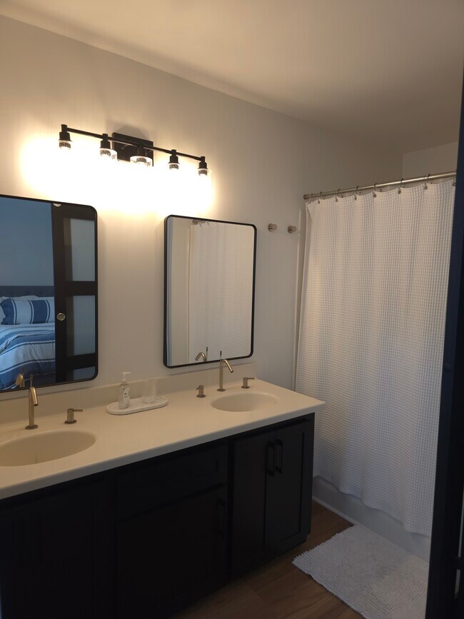 Building Photo - 1000 Mallery St Ext