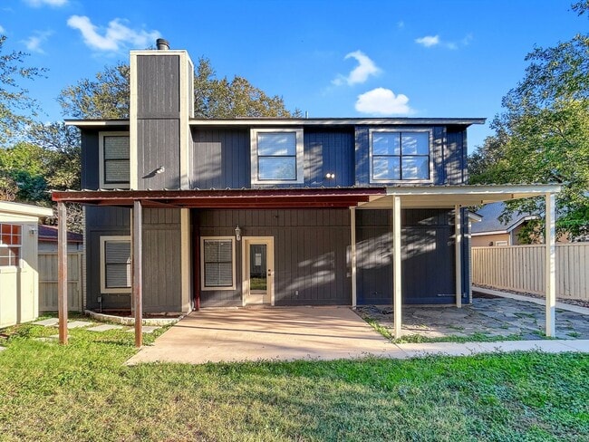 Building Photo - Updated Gem Near Thousand Oaks