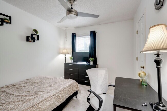 Building Photo - Fully Furnished Home