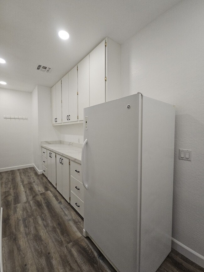 Building Photo - 1701 E Kramer St