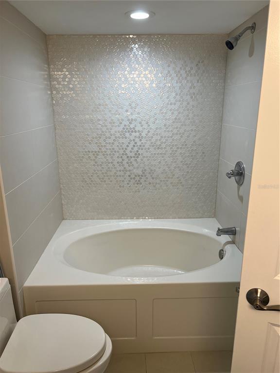 Building Photo - 5701 Bahia Del Mar Cir N