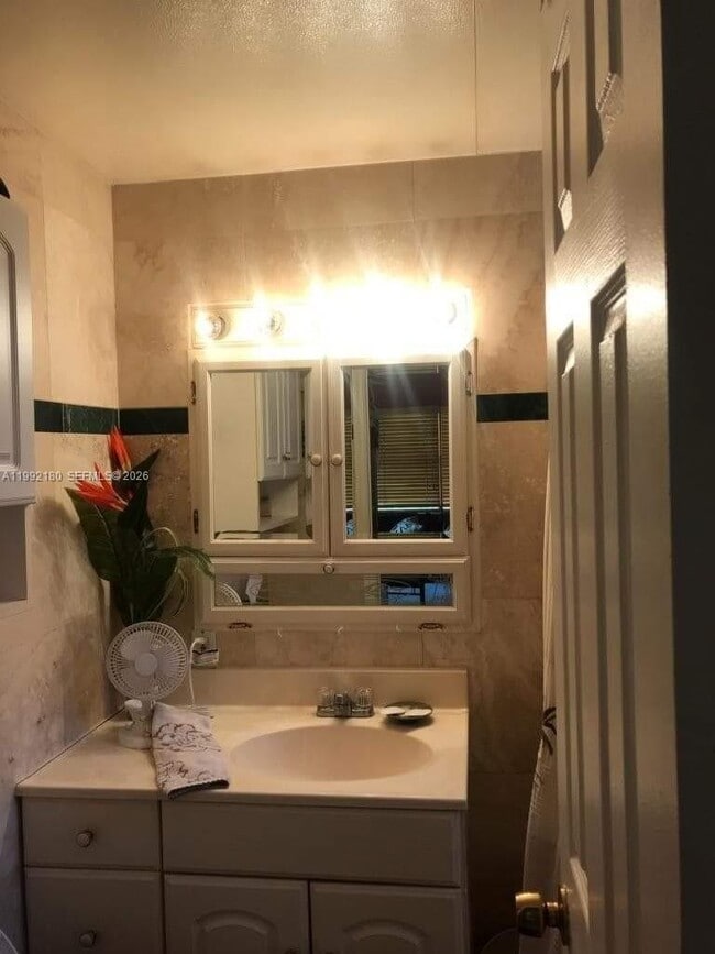 Building Photo - 1916 Coolidge St