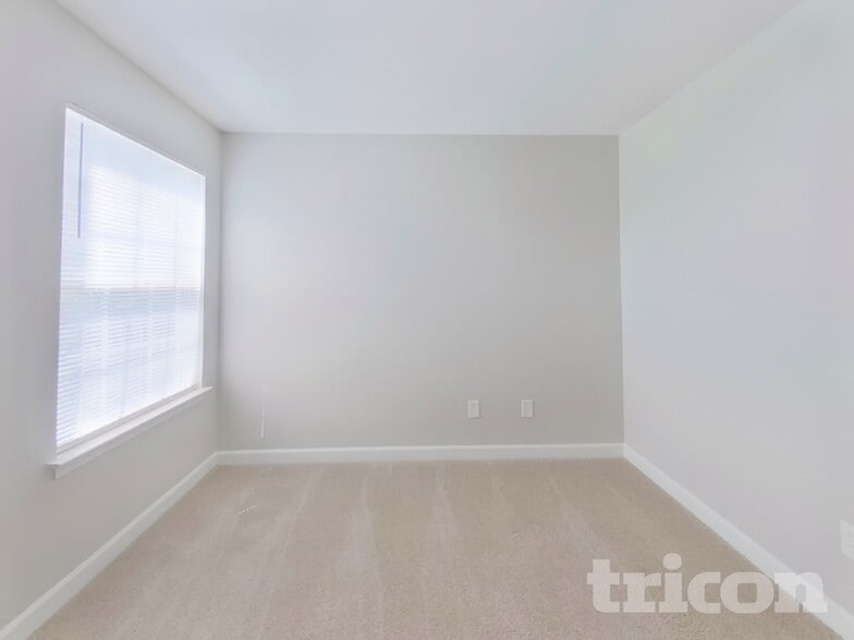 Building Photo - 506 Glencroft Dr