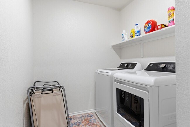 Building Photo - 13405 Dolley Madison St