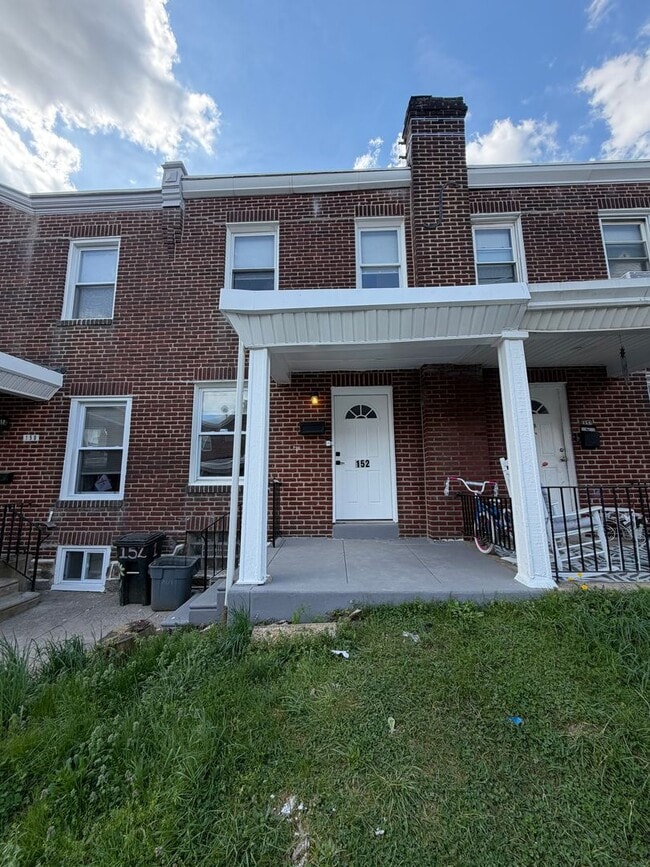 Building Photo - 152 Fern St