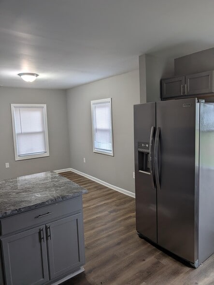 Building Photo - 457 Fewell St