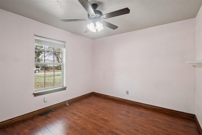 Building Photo - 10516 NW 16th St