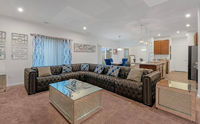 Building Photo - Available NOW - 5 bedroom, 3 full bathroom house - $2,950/month