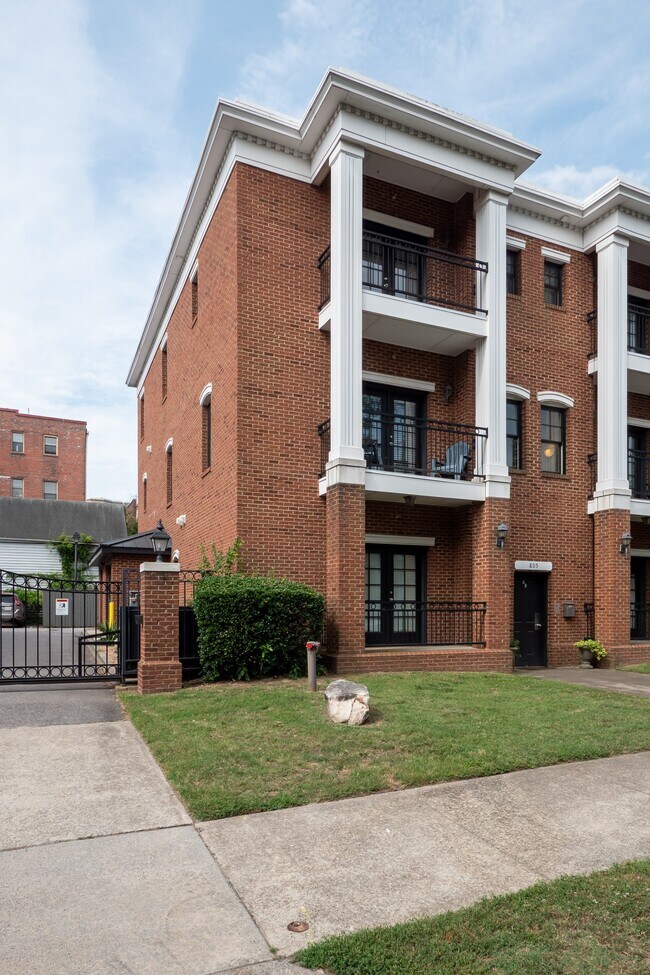 Building Photo - 805 Westover Ave