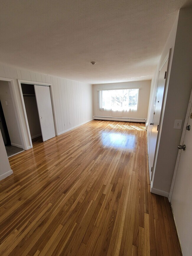 Building Photo - Ledgewood Apartments