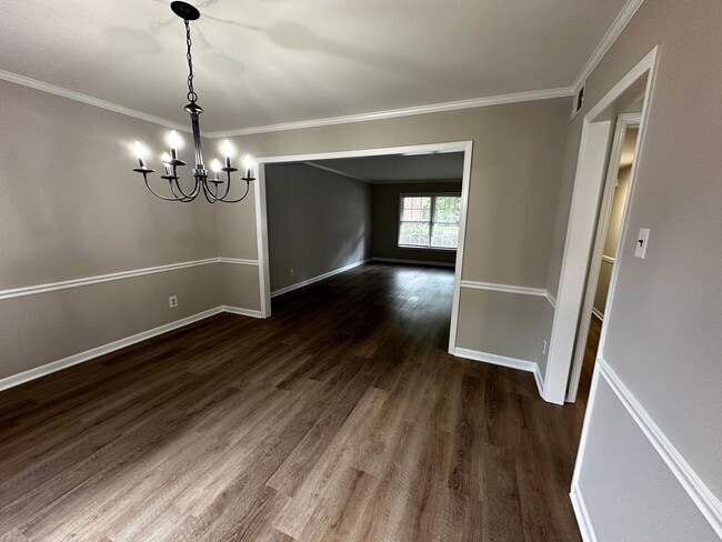 Building Photo - Available to View on 8/29! Luxurious Town ...